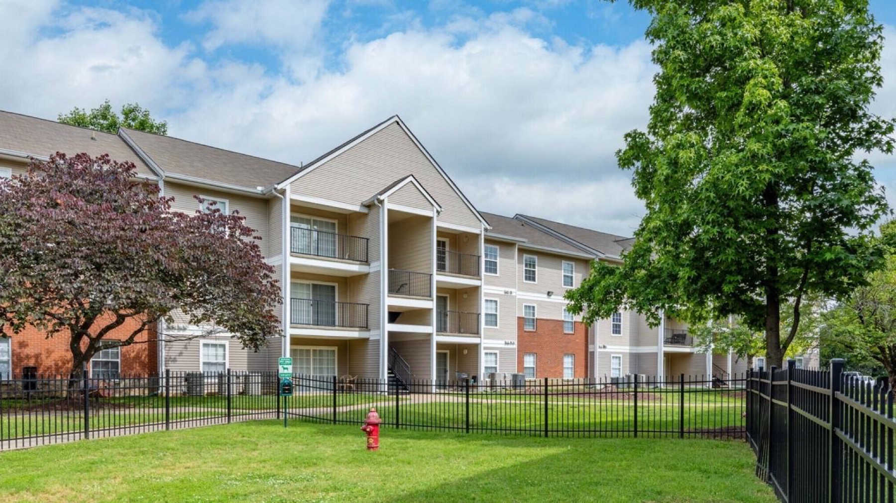 Crossings multifamily apartment buildings in Murfreesboro, Tennessee